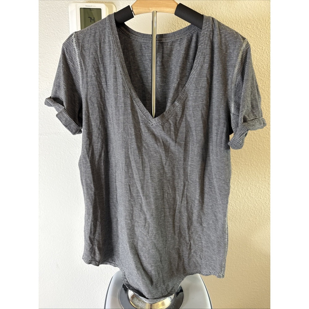 Lululemon Women's Short Sleeve V-Neck Stripe Black & Heather Gray Size 6/8